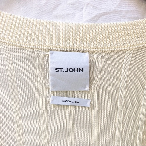 ST. JOHN | LARGE RIB KNIT V-NECK CARDIGAN SIGNATURE KNIT COLLECTION IN ECRU - Picture 3 of 6